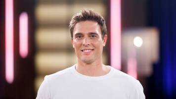 Bin schockiert: Constantin Schreiber teilt altes Foto