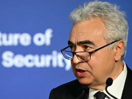 folgen des iran-kriegs: internationale energieagentur empfiehlt tempolimit auf autobahnen