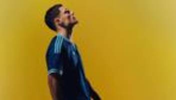 Fußball-Nationalmannschaft: In Dunkelblau zur WM: DFB stellt Auswärtstrikot vor