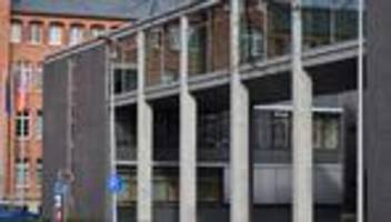 Justiz: Lebenslang für 22-Jährige nach tödlichen Messerstichen