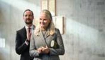 Kronprinzessin in TV-Interview: Jetzt redet Mette-Marit: So war ihre Freundschaft zu Epstein