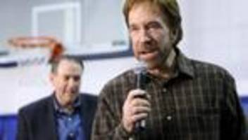Schauspieler: Chuck-Norris-Witze: Kultstatus über den Tod hinaus