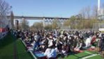 Stuttgart: Ramadan-Feier mit etwa 3.000 Teilnehmern legt Verkehr lahm