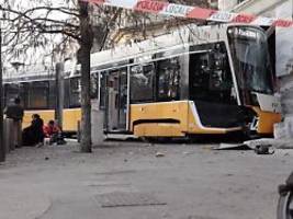fataler verdacht in mailand: fahrer von unglücks-tram soll telefoniert haben