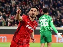 Rekordtor: Grifo staubt lässig ab: Freiburgs Trainer wird von großen Emotionen übermannt