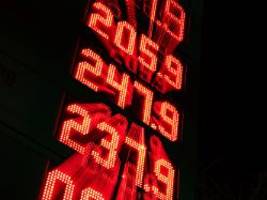 Mehr Homeoffice, weniger Auto: Wie Ölkrise abfedern? Energieagentur regt Tempolimit an