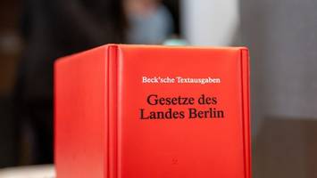 die stimmung war völlig verkracht zwischen staatssekretär und senatoren