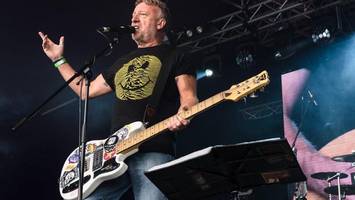 Legende mit tief hängendem Bass: Peter Hook in Berlin