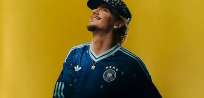 WM-Trikot in Blau: Deutschlands Auswärtstrikot für die WM im Sommer steht fest