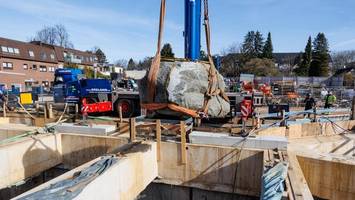 alter schwede! arbeiter stoßen auf u5-baustelle auf tonnenschweren findling