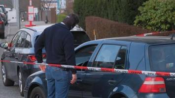 nach Überfall: zivilfahnder entdecken tatverdächtigen hinter mülltonnen