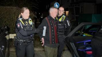 an seinem geburtstag: mann (73) sticht in harburg von hinten auf ehefrau ein