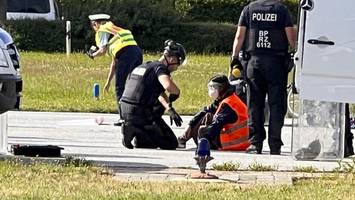 Klimaaktivist (21) wegen Flughafen-Blockade vor Gericht – wird es noch teurer?
