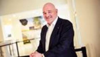 Infrastruktur: Minister Crumbach: Ich war schon früher fleißiger Bahnfahrer