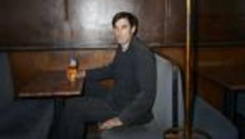 max simonischek: es ist absolut  möglich, sich in einen dialekt zu verlieben