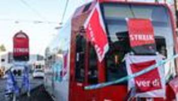 Tarifkonflikt mit Folgen: Auch am Montag wieder Ausfälle bei Bahnen und Bussen möglich