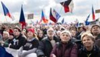 Tschechien: Zehntausende demonstrieren gegen Regierungschef Andrej Babis