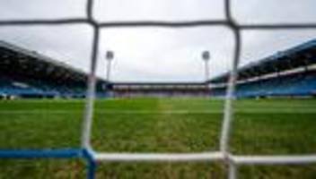 Unglück auf dem Sportplatz: Fußballtor stürzt - Kind stirbt