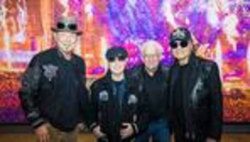 Weltstars aus Hannover: Riesiges Konzert-Fotomosaik von den Scorpions