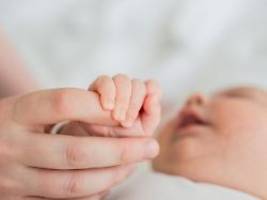 gender disappointment : bekommen eltern lieber mädchen statt jungen?