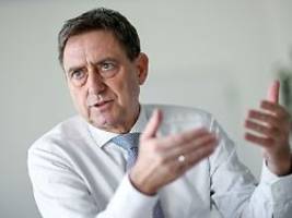 Schon jetzt verdammt viel Geld: Krankenkassen gegen höhere Beiträge und Leistungskürzungen