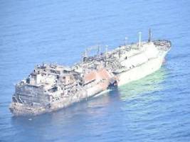 Umwelt-Katastrophe droht: Russischer Geister-Tanker soll nach Libyen geschleppt werden