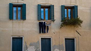 italienerin darf 31-jährigen sohn vor die tür setzen – experten beobachten trend