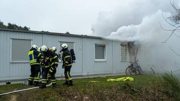 evakuierung: brand in flüchtlingsunterkunft in buchholz – eine person verletzt
