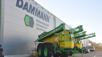 für acker und airport: hier entstehen die dicken, starken maschinen