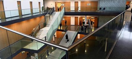 Prozess um Bluttat beim Post SV: Deutschlands prominentester Strafverteidiger greift ein