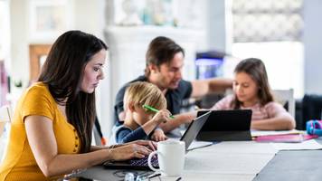 Die Geburtenrate sinkt, weil Familien in Deutschland arm sind!