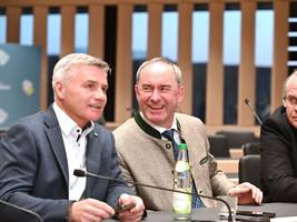 Kommunalwahlen in Bayern: Freie Wähler knöpfen der CSU viele Landratsämter ab