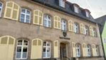 Ermittlungen laufen: Auto von Bürgermeister angezündet? Rathauschef bleibt im Amt