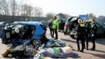 im landkreis diepholz: unfall mit fünf fahrzeugen auf a1 – ein toter