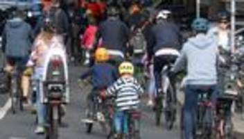 Sicherheit im Straßenverkehr: Mit dem Rad zur Schule – noch ein Bici-Bus für Frankfurt