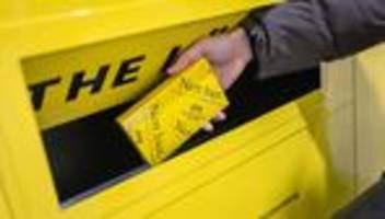 Werbung für das Land: Kult-Aufkleber am Flughafen – aber bitte nicht ankleben