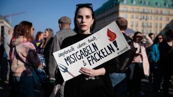 Fall Fernandes sorgt für Empörung: Das sagen die Demonstranten in Berlin