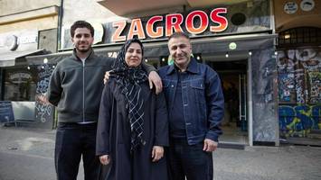 „werden überall erkannt“: eine geflüchtete familie und ihr hype-döner