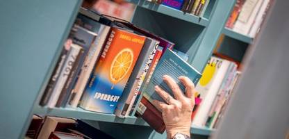 Literatur: »Teilweise ist es brutal, wie Bücher auf BookTok besprochen werden«