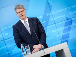 pünktlichkeit der bahn: schnieder verwaltet den stillstand