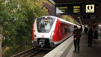 38-Jähriger attackiert und würgt Mann in fahrender S-Bahn