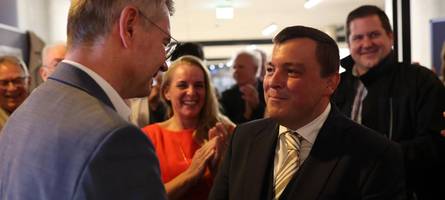 „Spannender als ein Krimi“: Mit 22 Stimmen setzt sich Sturm gegen Tomaschko als Landrat durch