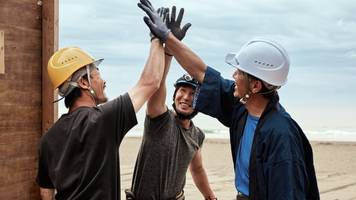 durch covid kam hybrides arbeiten. der iran-krieg könnte uns die vier-tage-woche bescheren und sie könnte sich diesmal durchsetzen