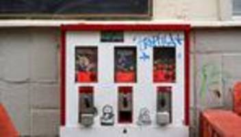 Diebstahl: Junge Männer sprengen Kaugummiautomaten