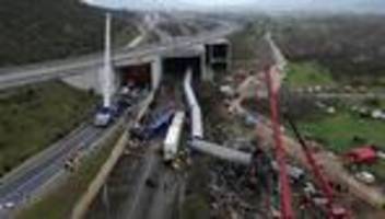 Justiz: Prozess um Zugunglück mit 57 Toten in Griechenland gestartet