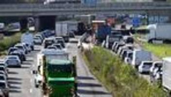 verkehr: viel reiseverkehr in nrw: lieber später in den oster-urlaub?