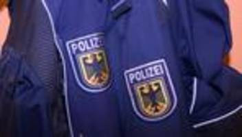 Verstöße gegen Waffengesetz: Grenzkontrolle stoppt Männer mit gefährlichen Gegenständen