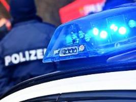 Sohn alarmiert Notruf: Vater soll Frau getötet und Tochter lebensgefährlich verletzt haben