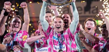 füchse berlin: verschwundene meisterschale im eigenen keller wieder aufgetaucht