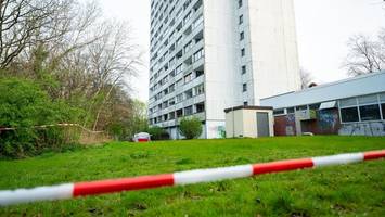 15-jähriger stürzte in panik von balkon: „stoff für eine griechische tragödie“